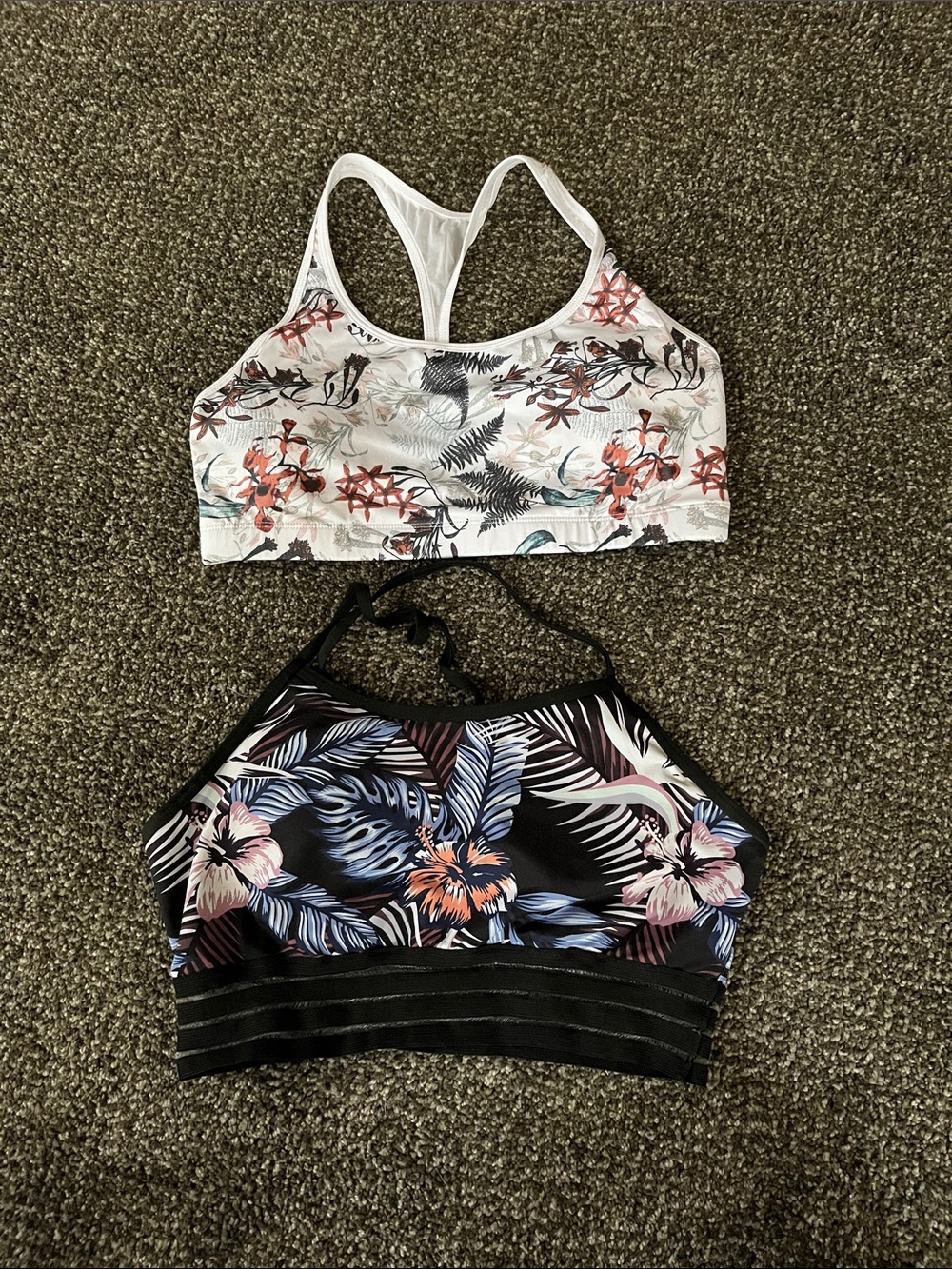 Women’s sports bras size L